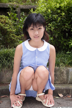 Little japanese schoolgirl upskirt